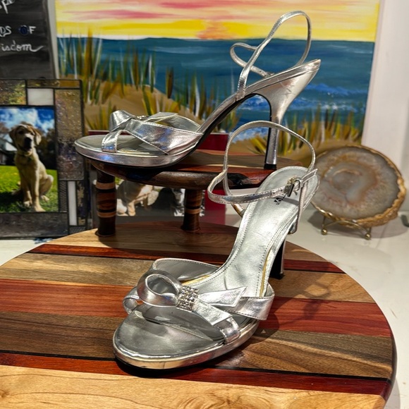 2 for $20 Silver heels with gorgeous, rhinestones and bow accent on the toe - Picture 3 of 12
